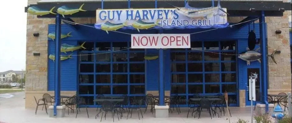 Exterior of a restaurant in Florida with al fresco area.