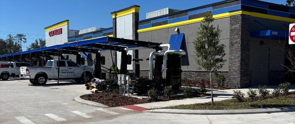 Car wash in Florida with vacuum stations.