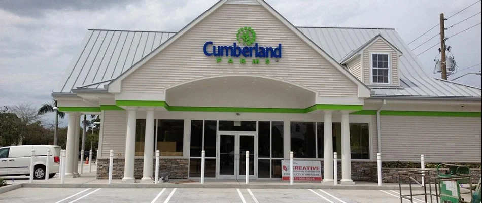 Facade of a convenient store in Florida.