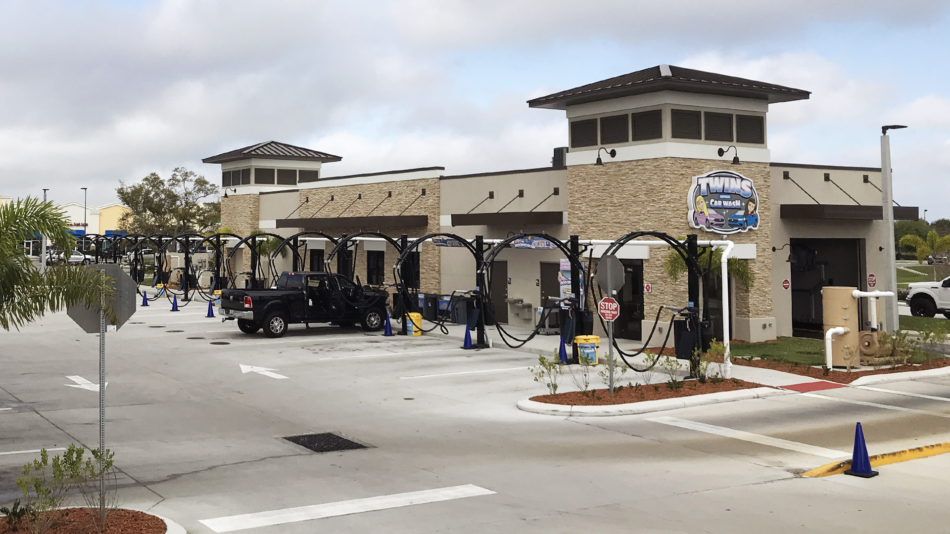 A new car wash built by our construction team in Florida